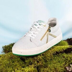 New wt tags  ( no box ) kokolu   woman’s sneakers.lignt grey & silver. Size 11